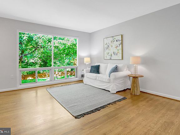 4th image of 5008 Woodland Way