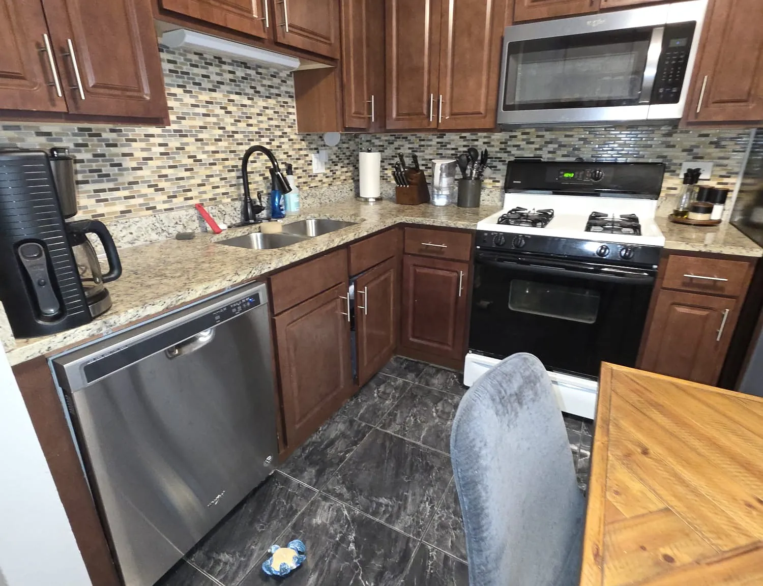 2415 N Central Ave — Photo 3