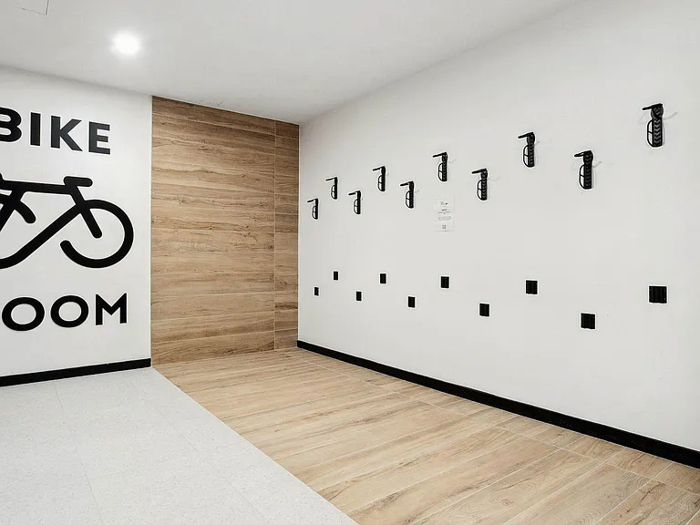 28 Spencer Pl #4D — Photo 13