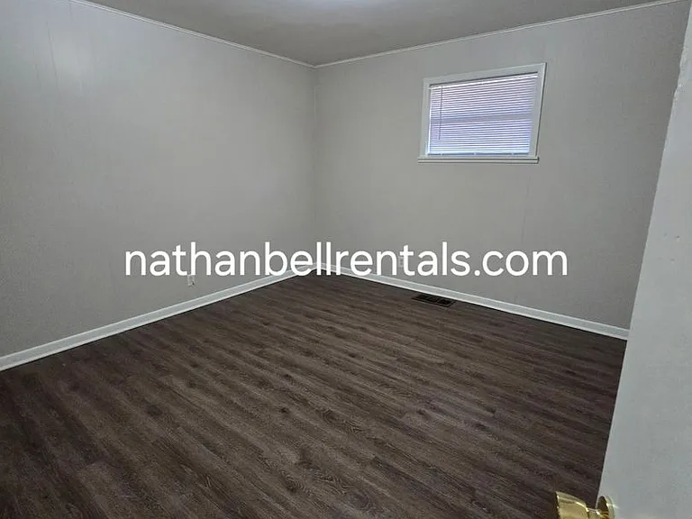 1295 E Houston St — Photo 5