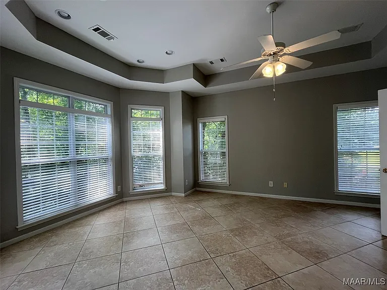 704 Emerald Dr — Photo 13