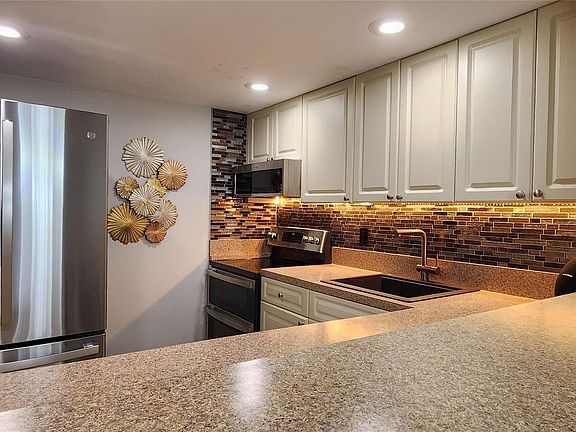 5th image of 1800 N Andrews Avenue #5H