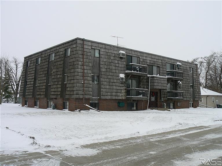 2nd image of 1537 Clary St