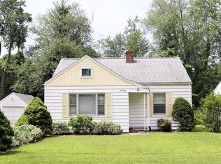 22 Mayflower Rd, Springfield, MA 01118