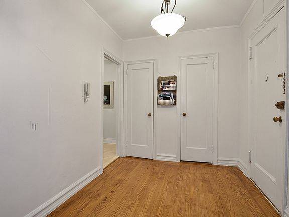 5th image of 21 N Chatsworth Ave APT 4M