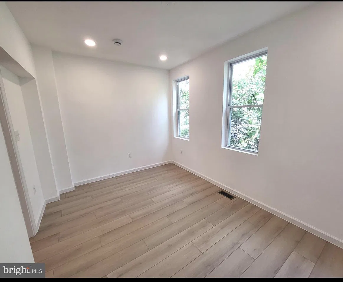 4 bed, 2.5 bath, 1600 sqft, $4,500 — Photo 1
