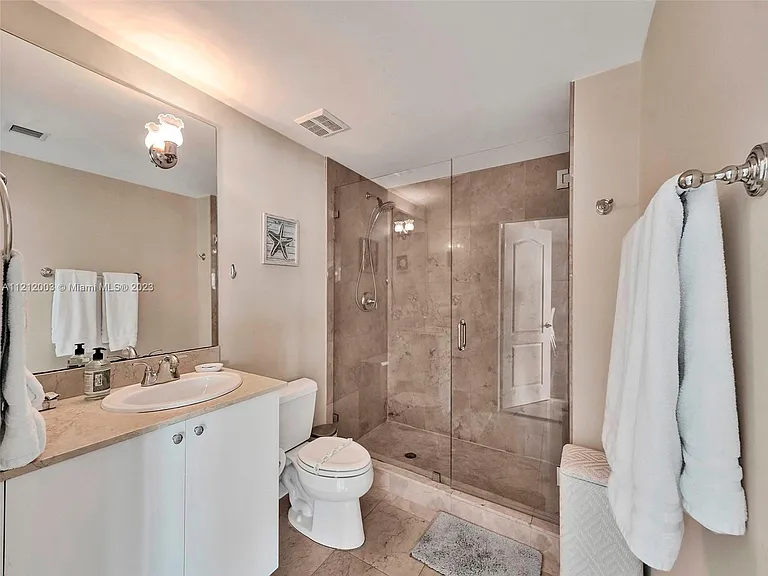 17555 Atlantic Blvd #806 — Photo 25