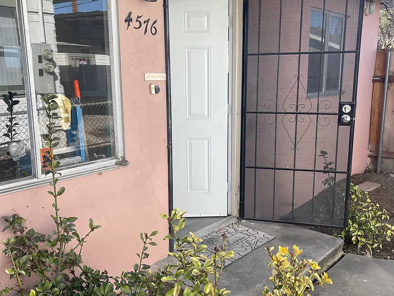 entrance to 4576