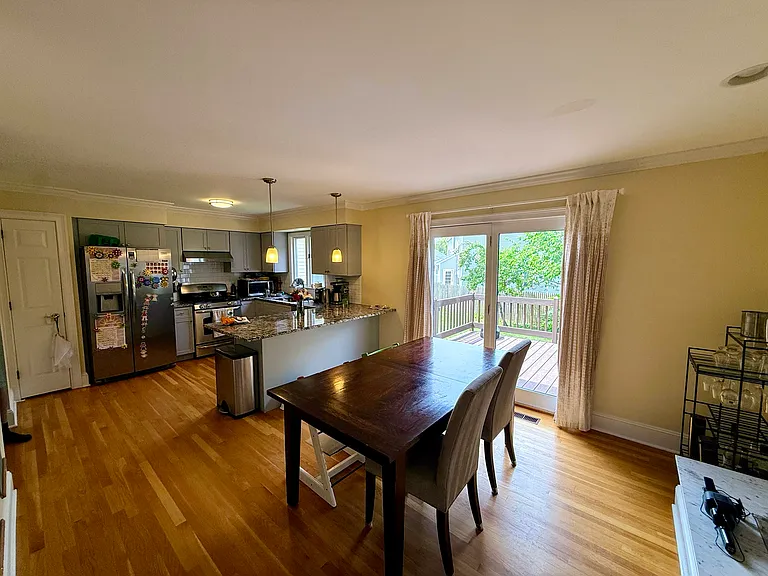211 Hunyadi Ave — Photo 26
