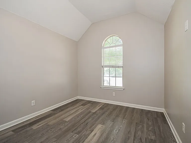 5746 Oakley Dr — Photo 13