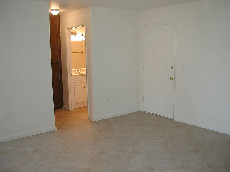 Mira Monte Apartments — Photo 11