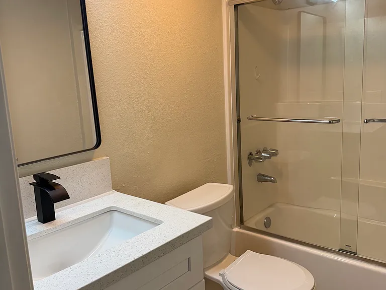 1939 N Tamarind Ave #1 — Photo 10