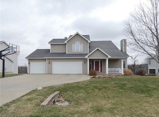 940 202nd Ave, Pella, IA 50219