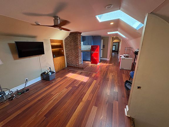 4th image of 300 Van Duzer St Floor 3