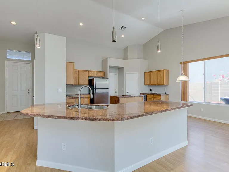 155 E Liberty Ln — Photo 7
