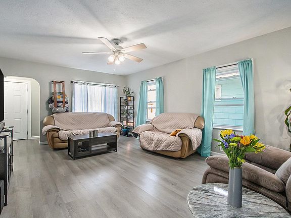 5th image of 1025 W Hubbard Ave