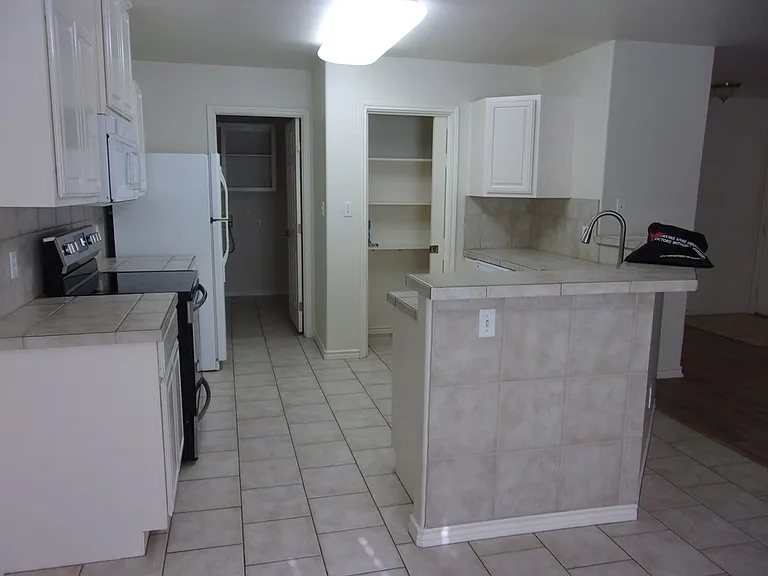 144 Palm St — Photo 3