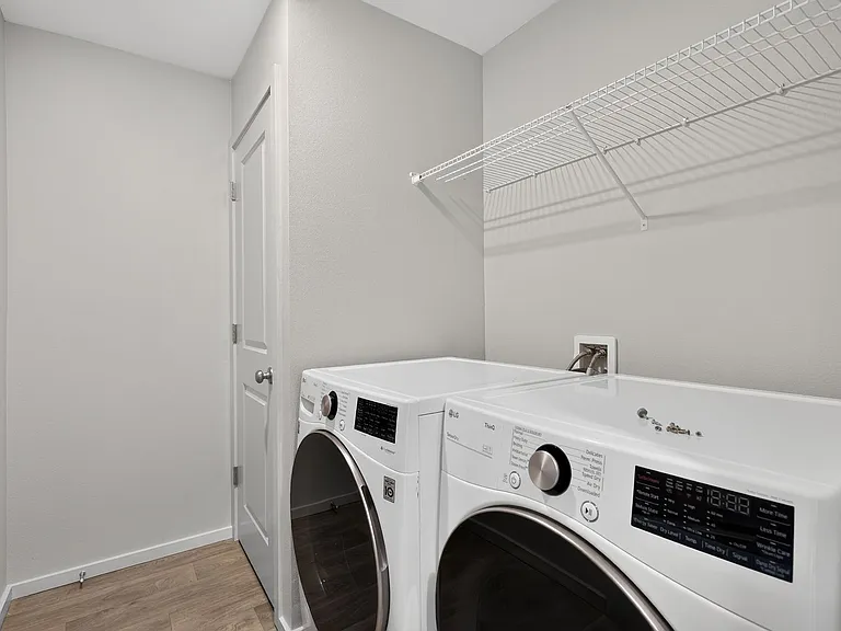 913 N 18th Ter — Photo 14
