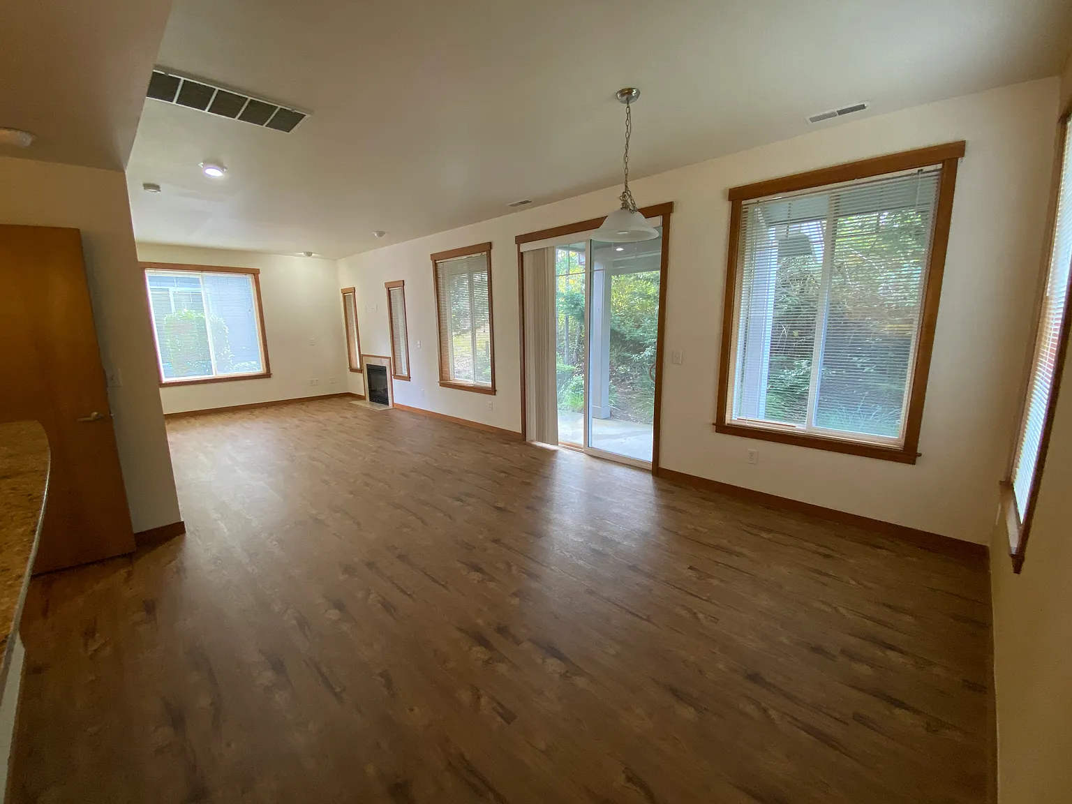3 bed, 2.5 bath, 1400 sqft, $2,800 — Photo 4