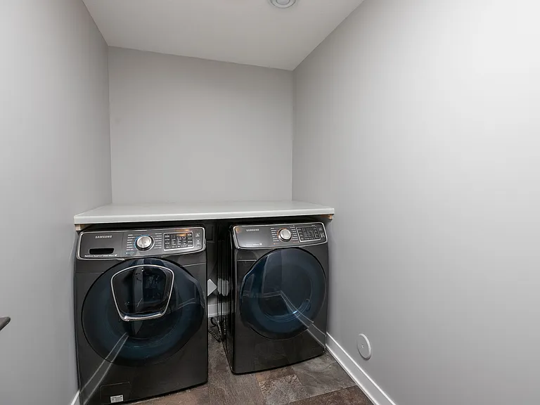 863 Portsmith Dr NW — Photo 4