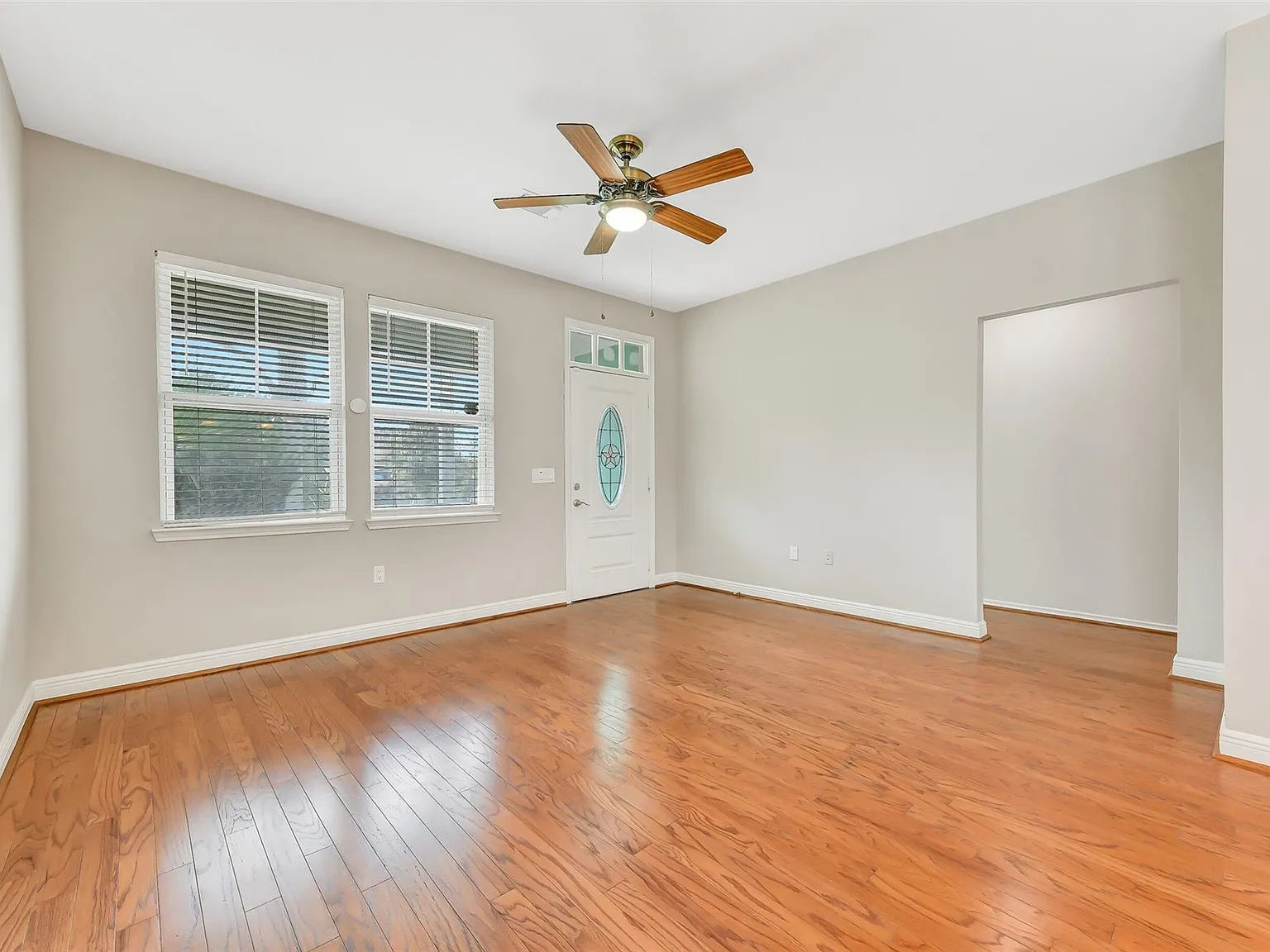 3 bed, 2.0 bath, 1162 sqft, $2,275 — Photo 3