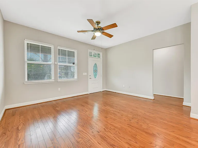 4418 N Live Oak Cir — Photo 3
