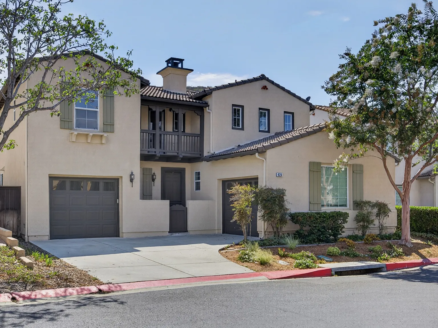 4 bed, 2358 sqft, $5,000 — Photo 2