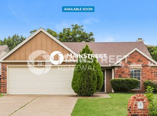 500 Myrtle Dr, Arlington, TX 76018