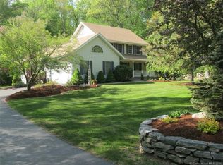 30 Monticello Dr, Gales Ferry, CT 06335