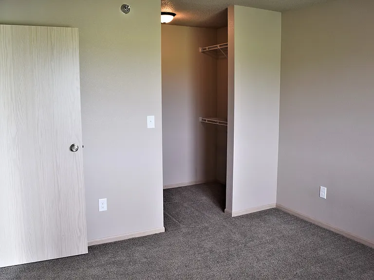 Oakview Apartments 1410 — Photo 32