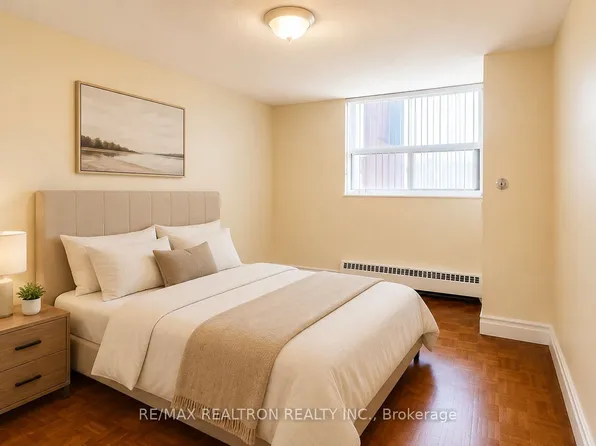 5949 Yonge St #304, Toronto, ON M2M 3V8