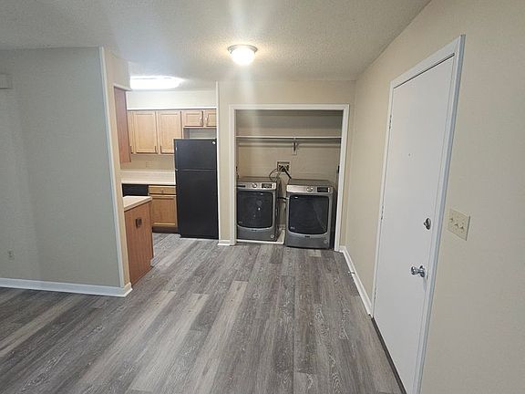 4th image of 117 Alder Ave SE #E