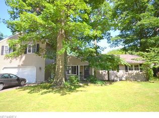 221 Moorewood Ave, Avon Lake, OH 44012