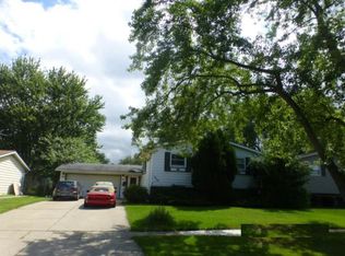 7455 Cumberland Dr, Hanover Park, IL 60133