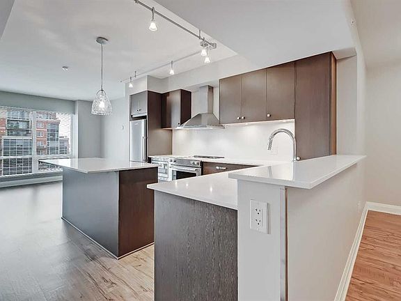 4th image of 930 S 6th Ave SW #2205