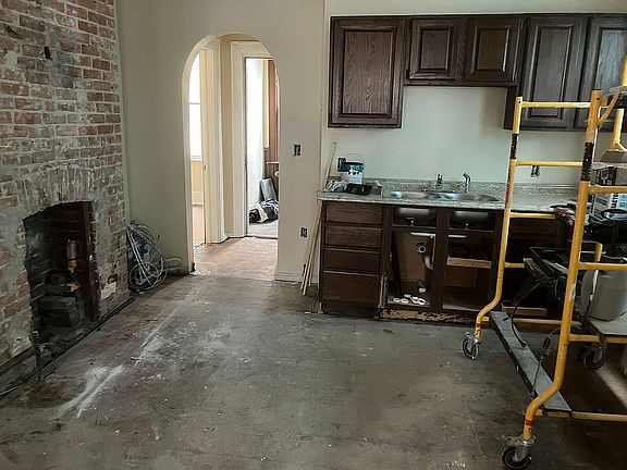 lower kitchen 