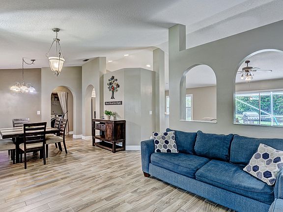 5th image of 215 Monterey Way