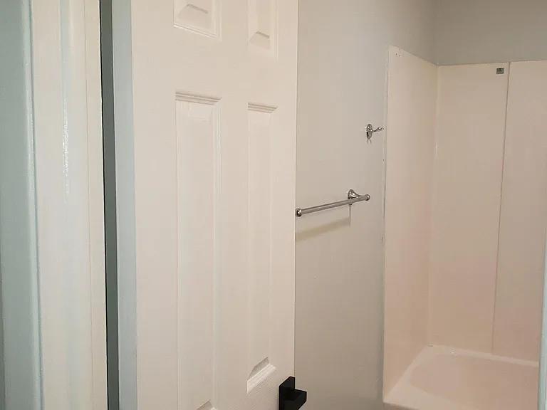 Full bathroom second floor