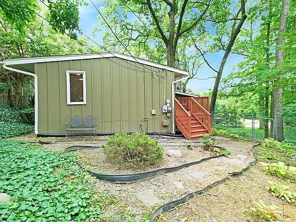 5th image of 211 McCotter Dr