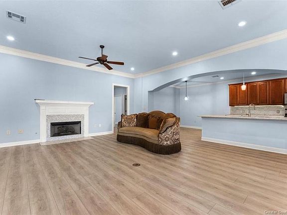 2nd image of 2136 Lacache Dr