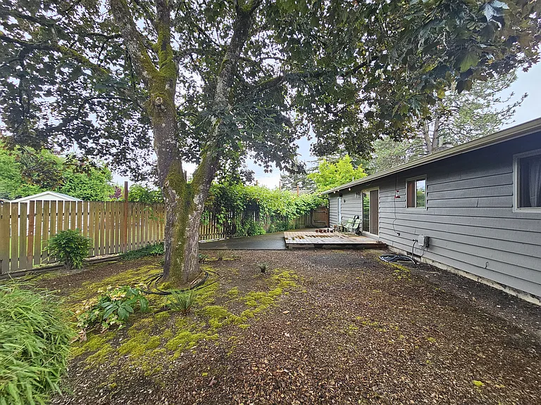 690 SW 130th Ave — Photo 45