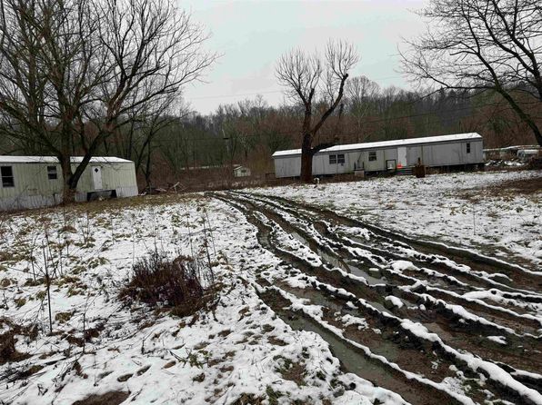 868 Holiday Park Dr, Salt Rock, WV 25559