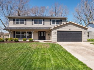 840 Surryse Rd, Lake Zurich, IL 60047