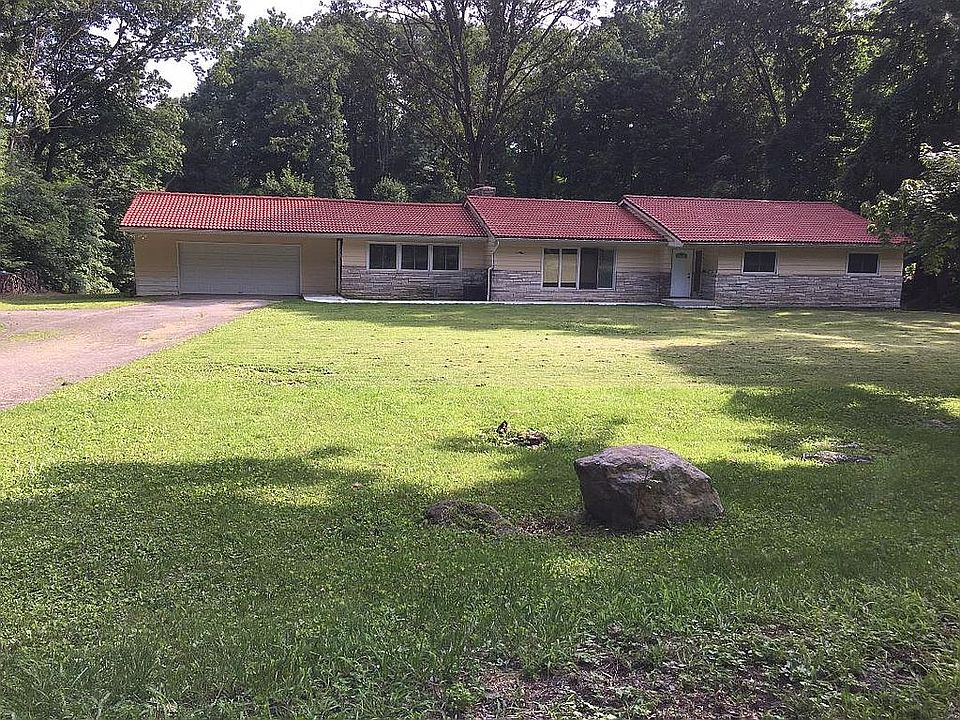 1st image of 12 Hideaway Ln