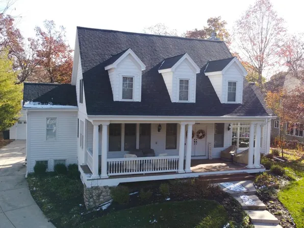 1055 Sauganash DRIVE, Fontana, WI 53125