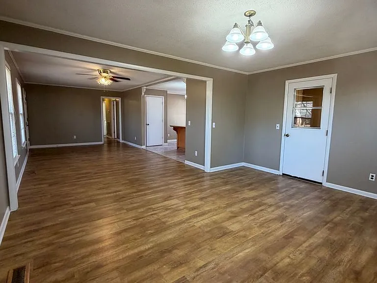 6111 Homestead Rd — Photo 6