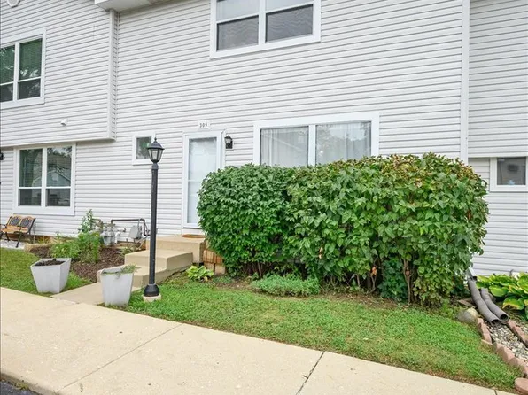 309 Peppertree Ln, Aurora, IL 60504