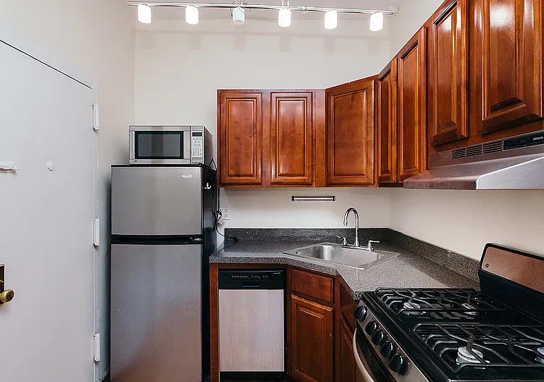 206 Scholes St #8 — Photo 18