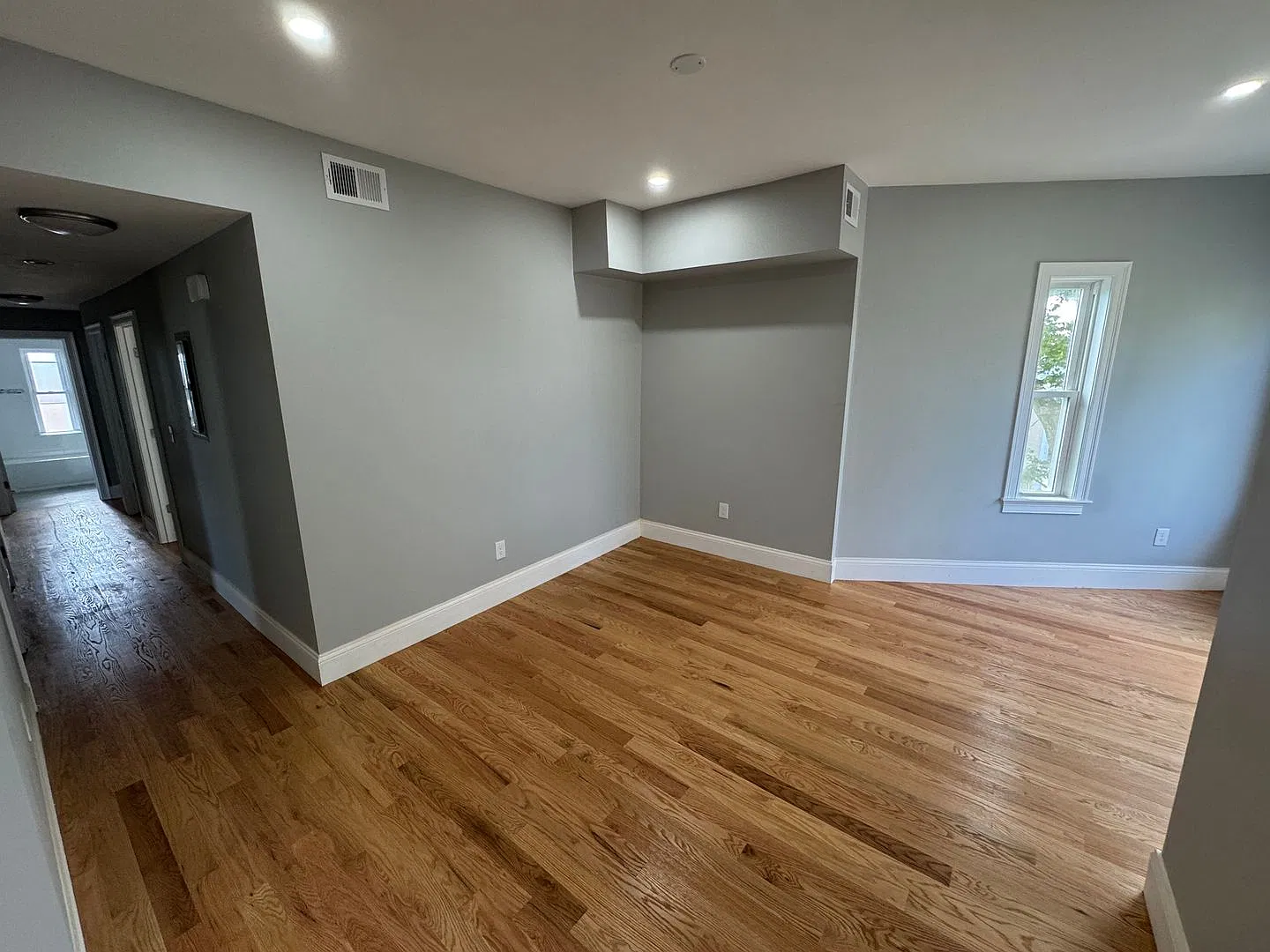 Pristine 4BR w/ Central AC | In-Unit Laundry | Near Union & Porter Square — Photo 4