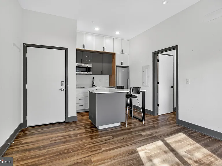 1935 E Hazzard St #303 — Photo 7